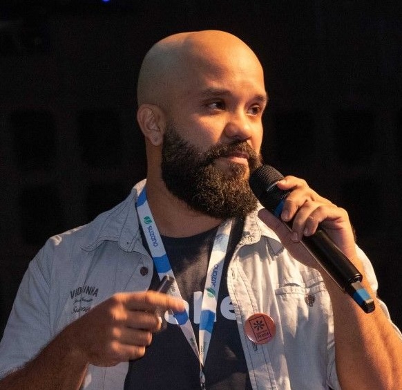 Rafa dando palestra na AB